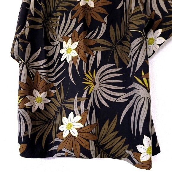 NEW Tommy Bahama 100% Silk Textured Short Sleeve Resort Button Down Green Floral - Picture 9 of 9